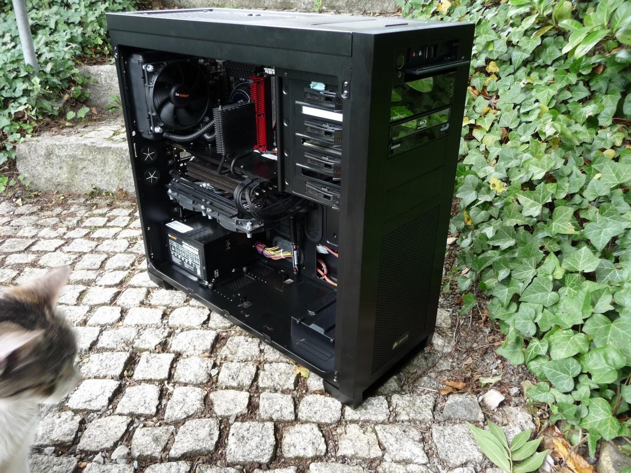 [19/09/2011] PCs im Industrie-Look, von Eis umhüllt und mit Kirmes-Beleuchtung (247)