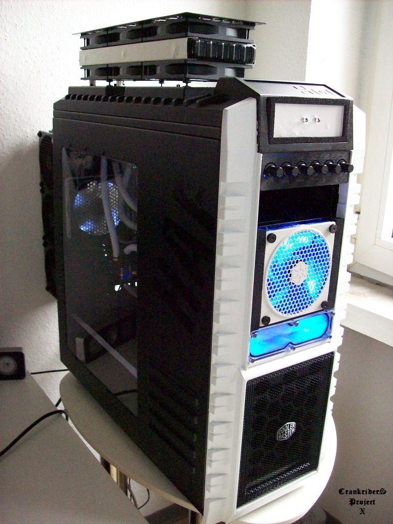 [19/09/2011] PCs im Industrie-Look, von Eis umhüllt und mit Kirmes-Beleuchtung (275)