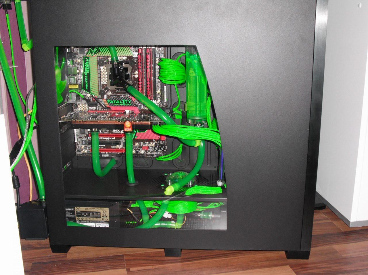 [19/09/2011] PCs im Industrie-Look, von Eis umhüllt und mit Kirmes-Beleuchtung (248)