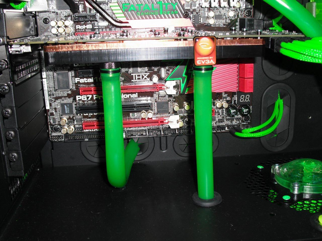 [19/09/2011] PCs im Industrie-Look, von Eis umhüllt und mit Kirmes-Beleuchtung (249)