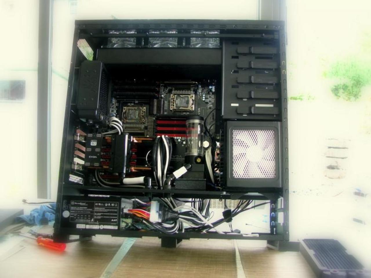 [19/09/2011] PCs im Industrie-Look, von Eis umhüllt und mit Kirmes-Beleuchtung (289)