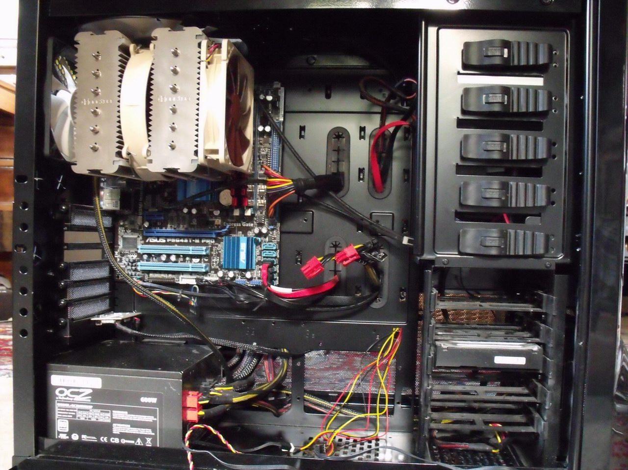 [19/09/2011] PCs im Industrie-Look, von Eis umhüllt und mit Kirmes-Beleuchtung (291)