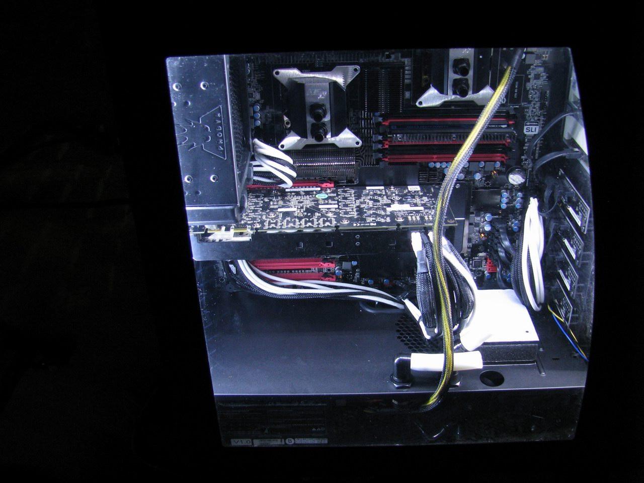 [19/09/2011] PCs im Industrie-Look, von Eis umhüllt und mit Kirmes-Beleuchtung (292)