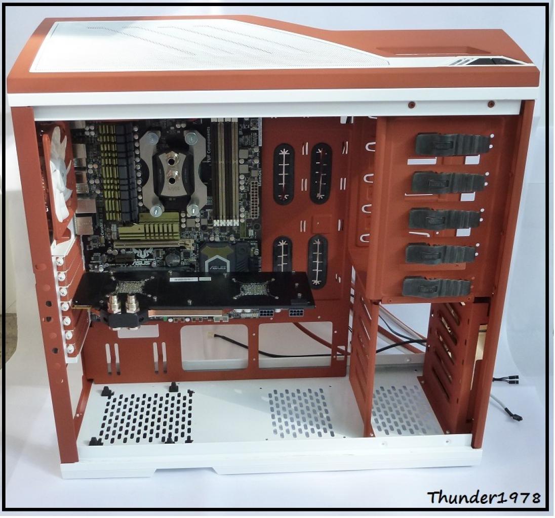 [19/09/2011] PCs im Industrie-Look, von Eis umhüllt und mit Kirmes-Beleuchtung (293)