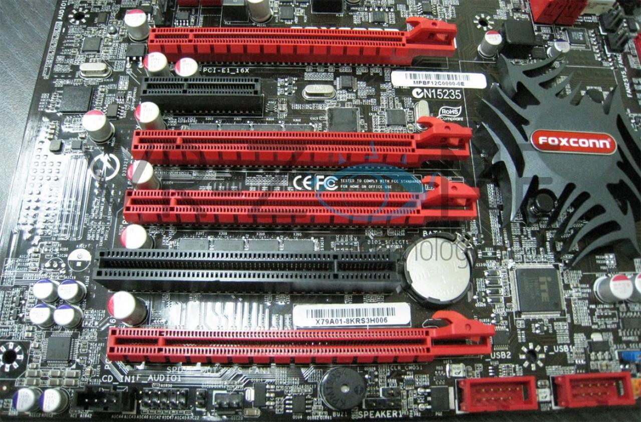 [13/09/2011] Foxconn Quantum Force X79: Bilder des Mainbiards für Sandy Bridge E (2)