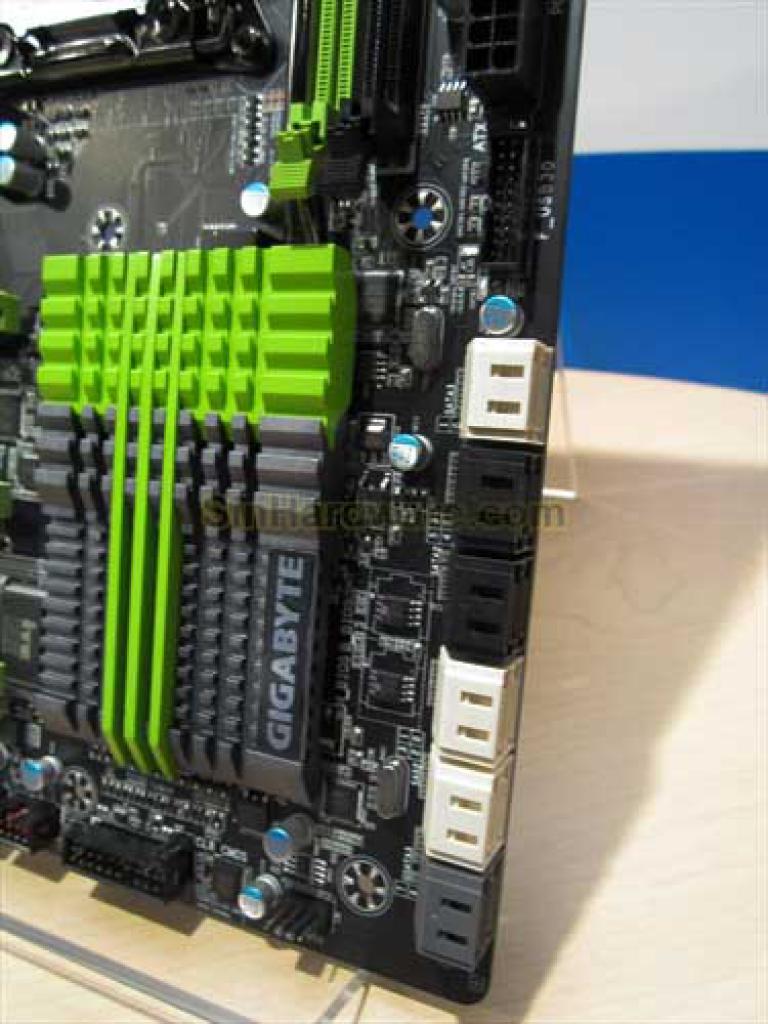 [14/09/2011] Gigabyte X79-Mainboards auf dem IDF (11)