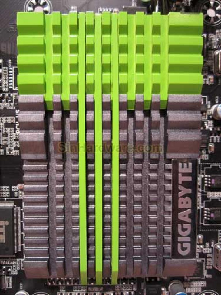 [14/09/2011] Gigabyte X79-Mainboards auf dem IDF (19)