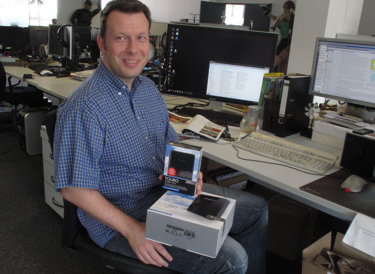 [30/09/2011] Carsten hat neue externe Festplatten von Hitachi bekommen - passend zum Special 