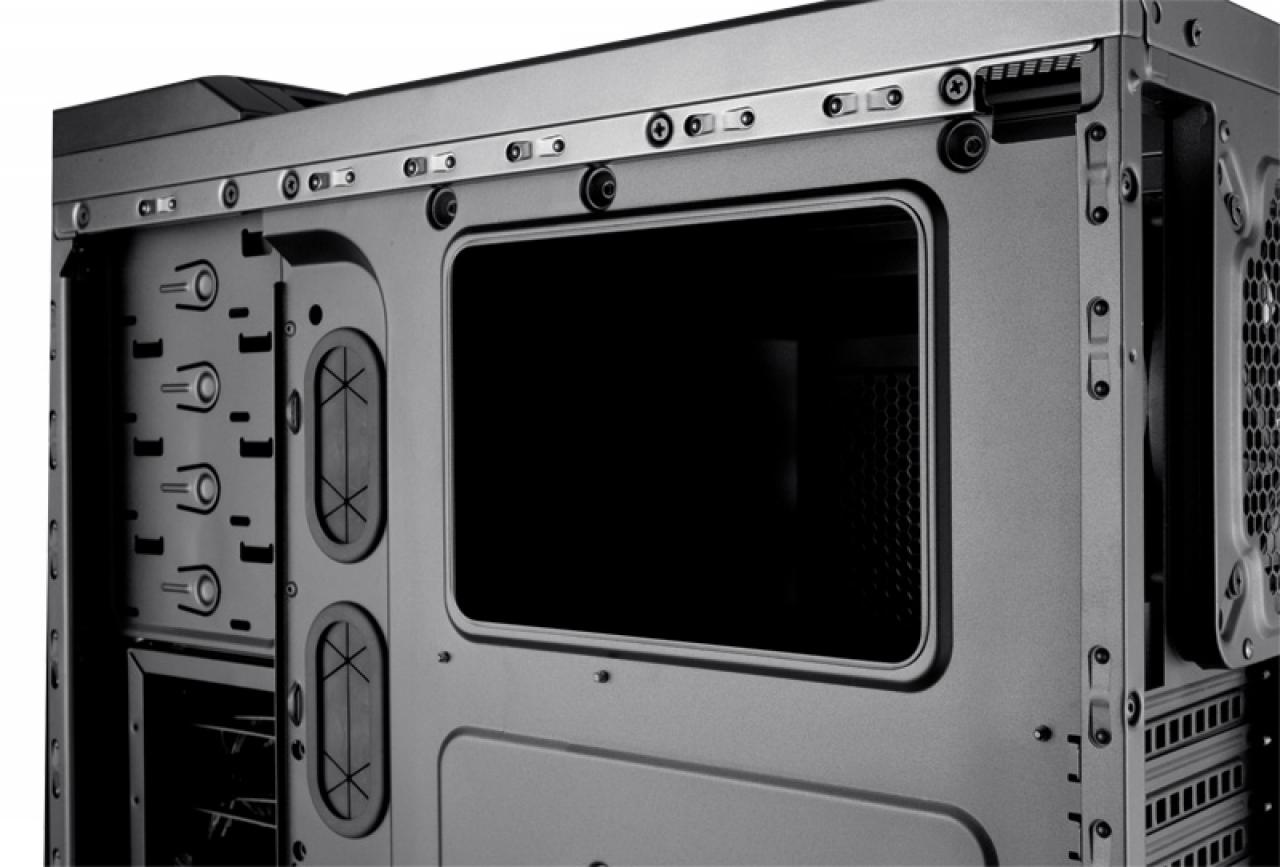 [08/09/2011] Neues Corsair-Gehäuse Carbide 400R (12)