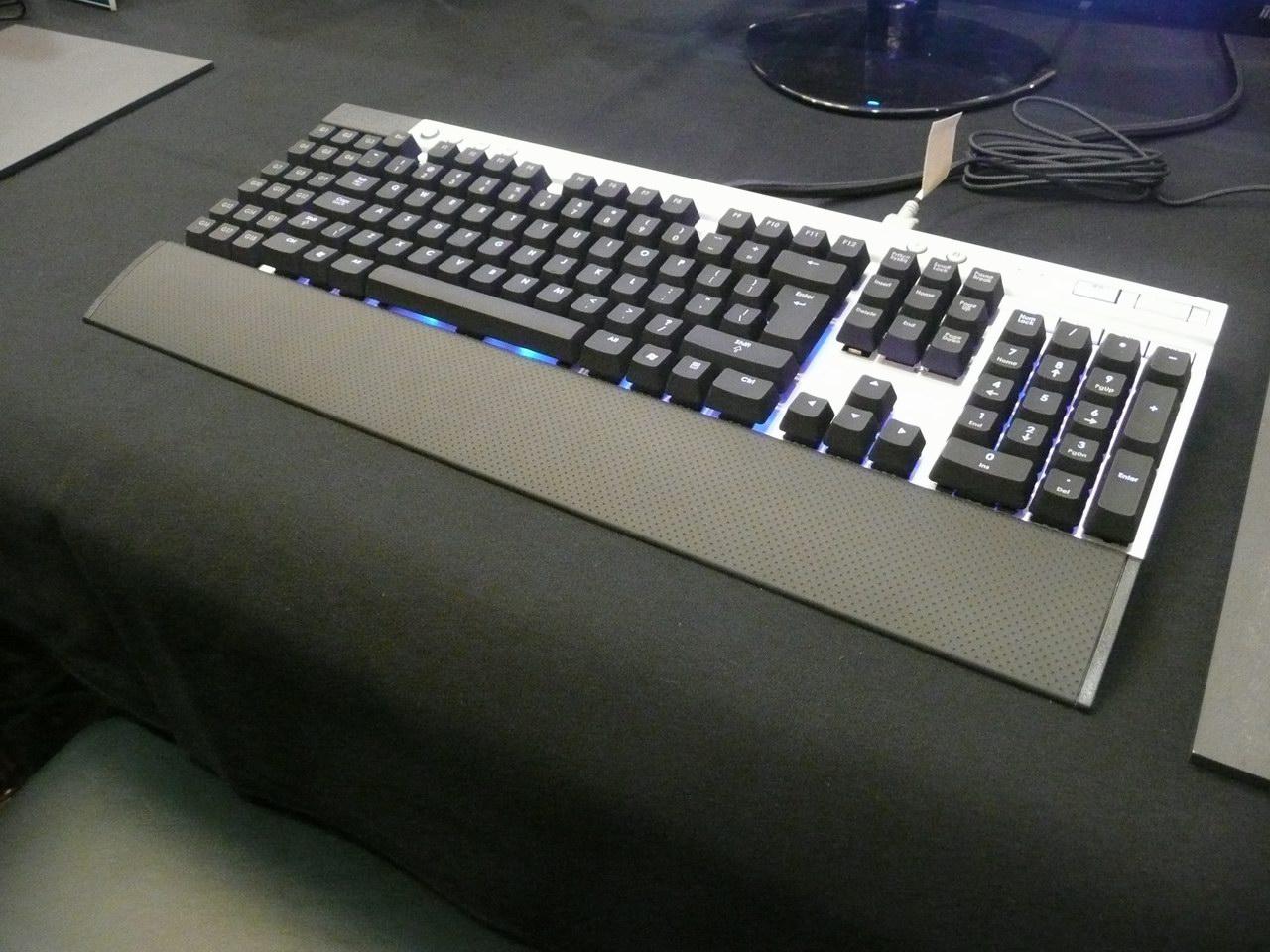 [19/09/2011] Corsair Vengeance K90 