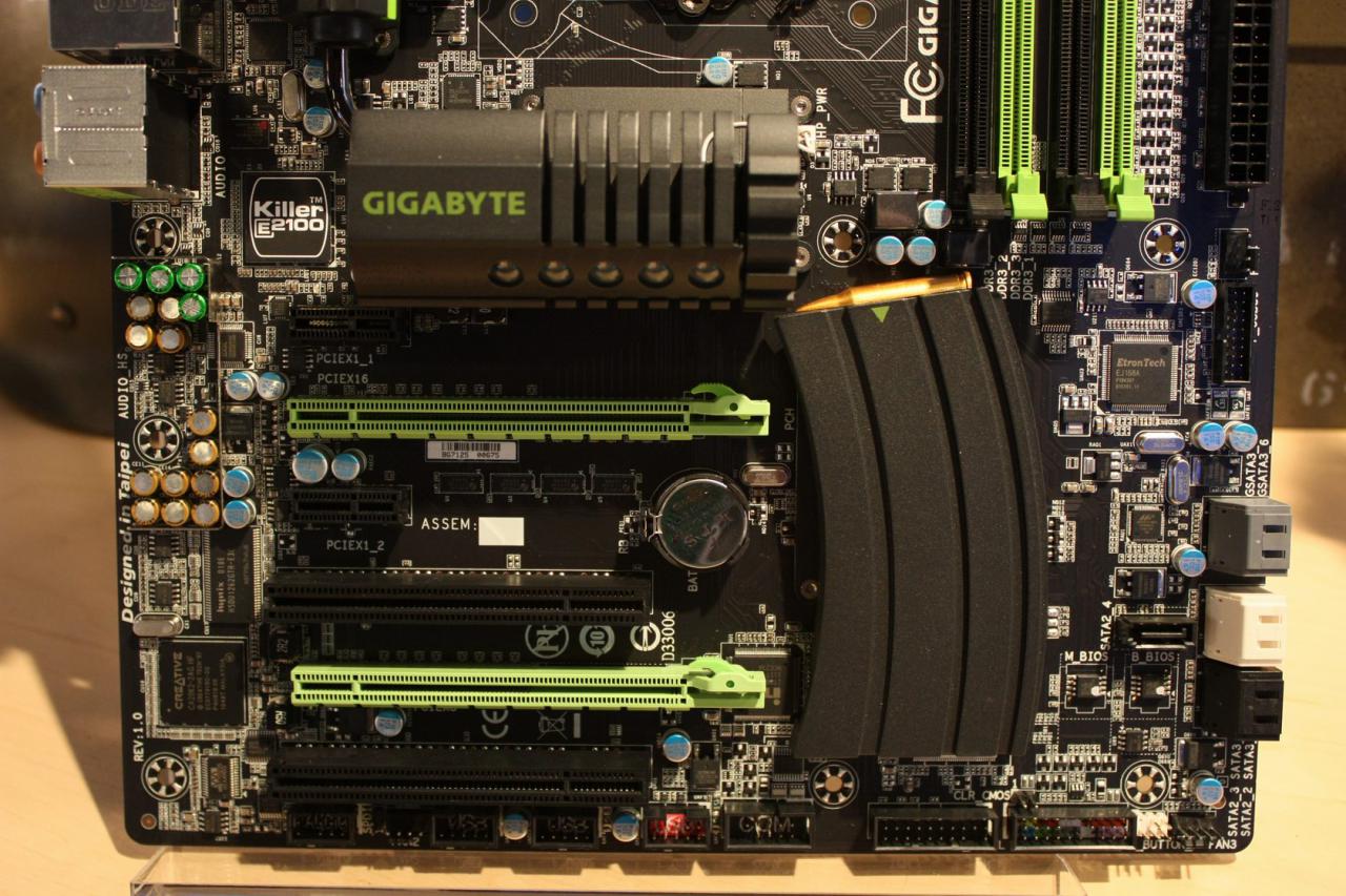 [15/09/2011] Gigabyte G1 Sniper 2 IDF 2011 7594