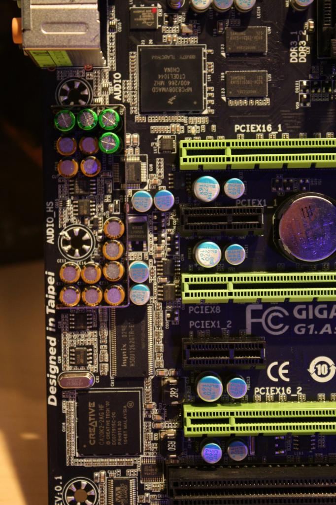 [15/09/2011] Gigabyte G1 Sniper 2 IDF 2011 7598