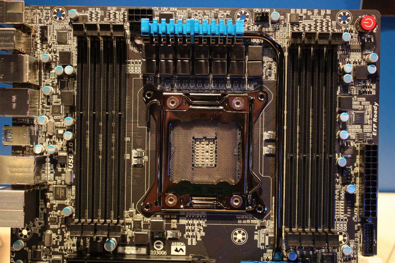 [15/09/2011] Gigabyte GA X79 UD5 IDF 2011 7586