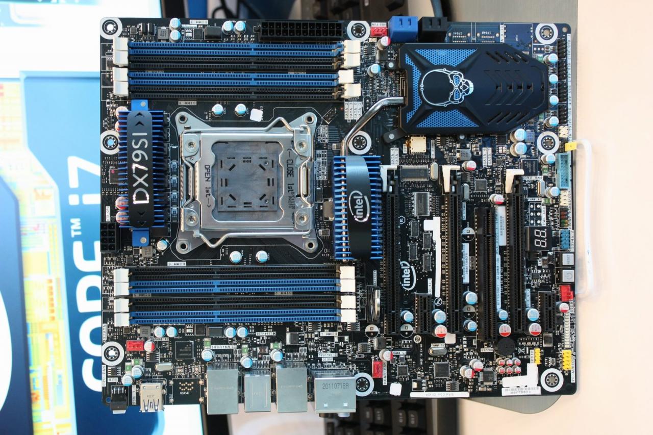 [14/09/2011] Intel X79 Referenzboard (1)