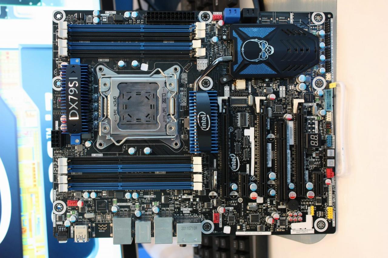 [14/09/2011] Intel X79 Referenzboard (2)
