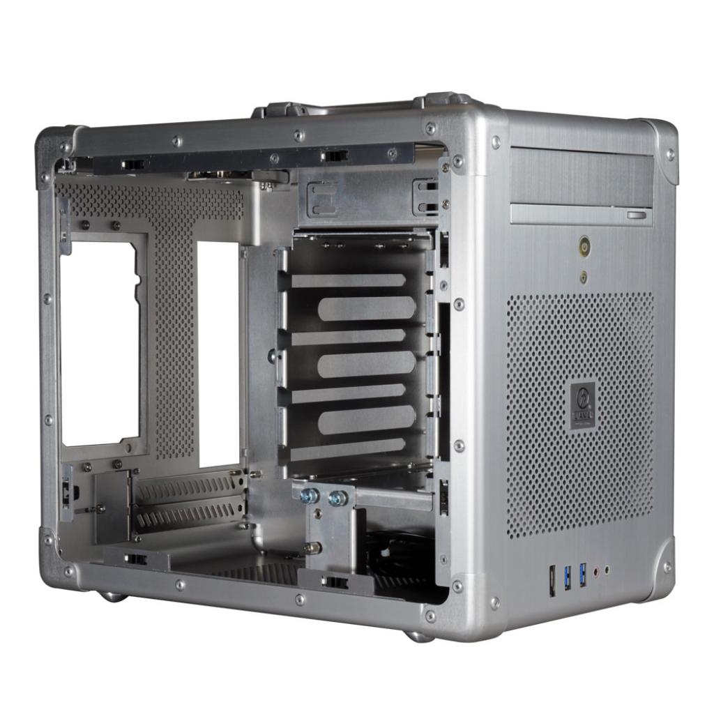 [22/09/2011] Lian Li stellt PC-TU200 vor: 3 Kilo leichter LAN-Party-Koffer (6)