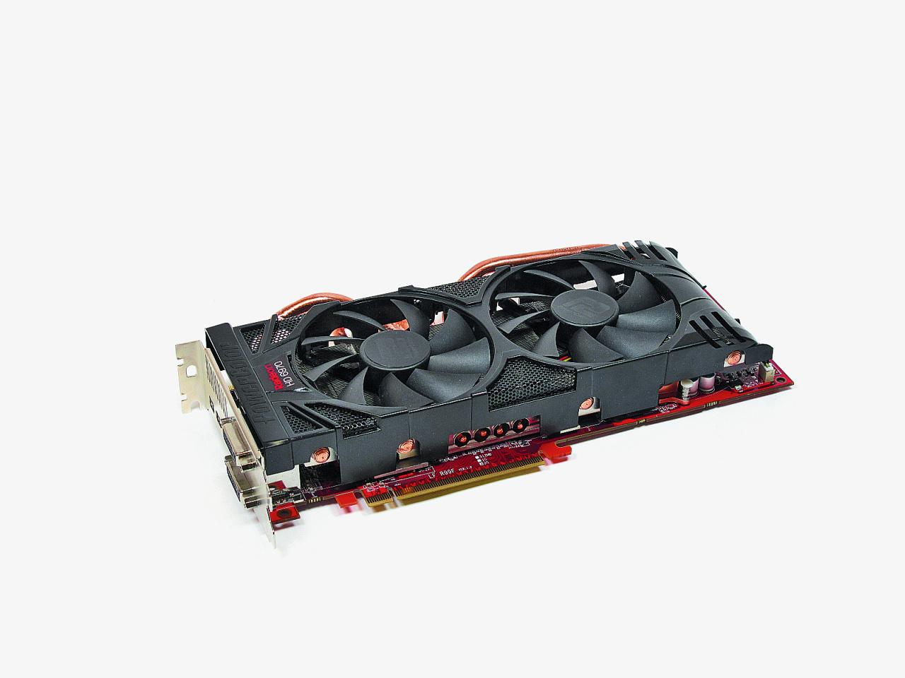 [29/09/2011] Powercolor Radeon HD 6970 PCS+: Dank 940/2.850 MHz ab Werk ist sie die schnellste luftgekühlte Radeon-Grafikkarte mit nur einer GPU - und dabei relativ günstig. Der Kühler überzeugt unter Last mit 2,3 Sone, ist im Leerlauf jedoch genauso laut.