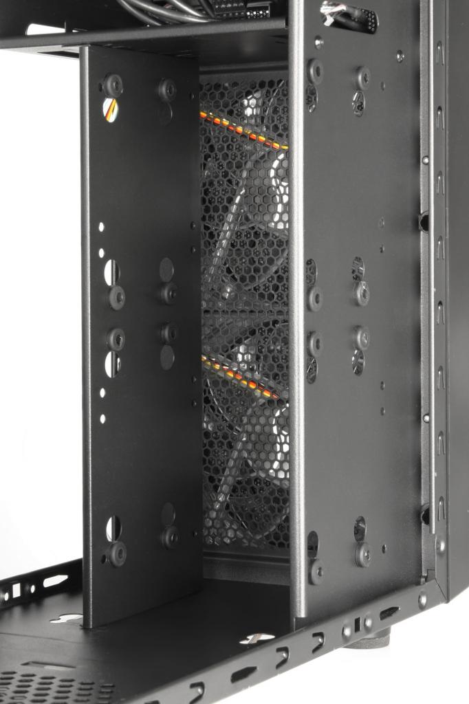 [29/09/2011] Sharkoon mit Mikro-ATX-Gehäuse mit Platz für extralange Grafikkarten (4)