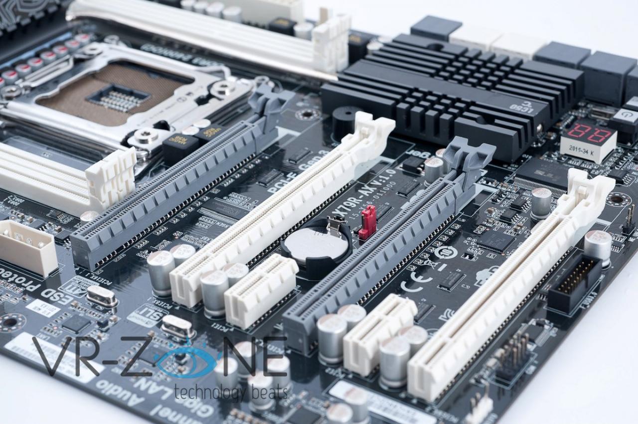 [16/09/2011] Elitegroup das X79R-AX: Sockel-LGA2011-Mainboard auf dem IDF (2)