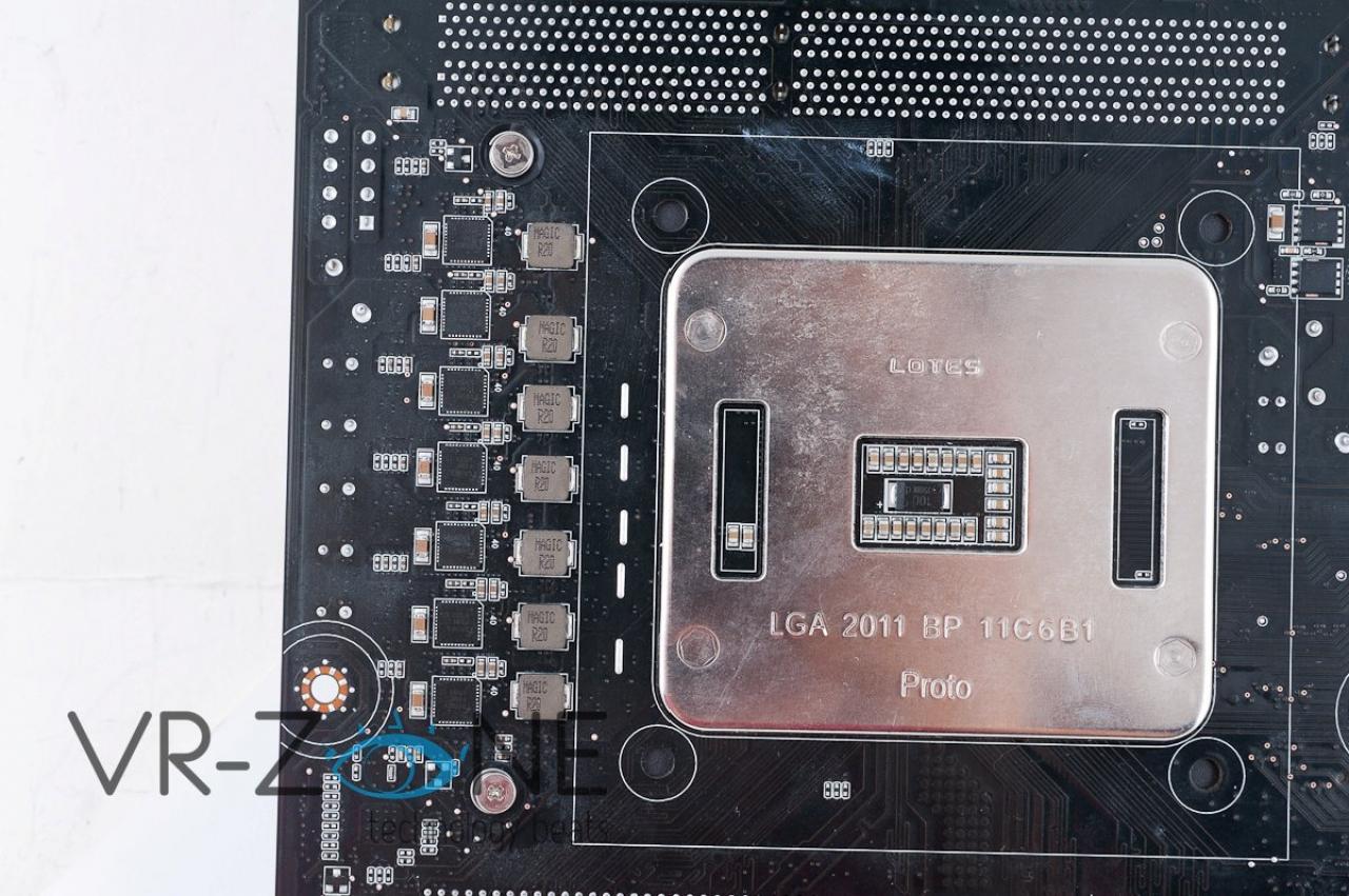 [16/09/2011] Elitegroup das X79R-AX: Sockel-LGA2011-Mainboard auf dem IDF (4)