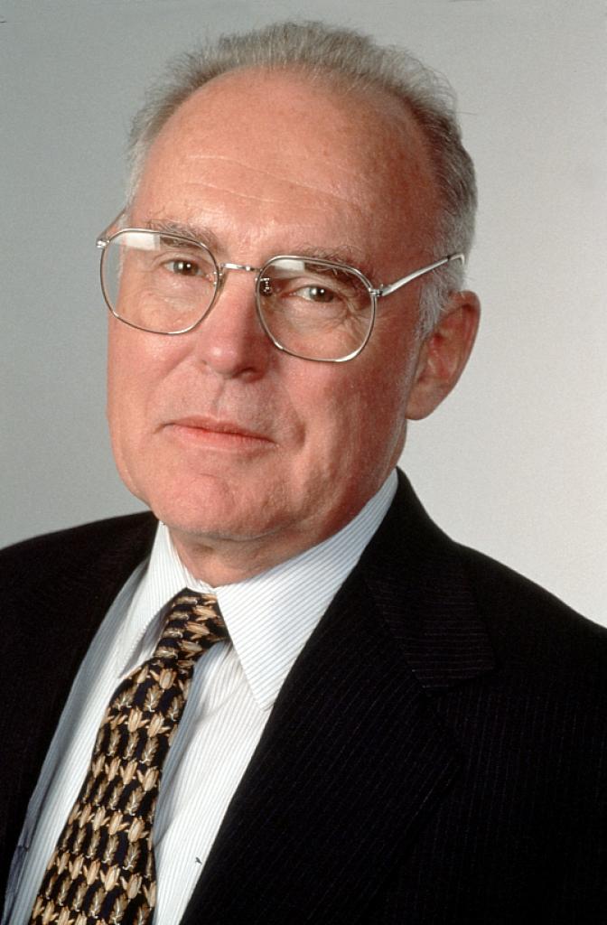 [21/09/2011] Koomey revolutioniert das Mooresche Gesetz (Im Bild: Gorden E. Moore)