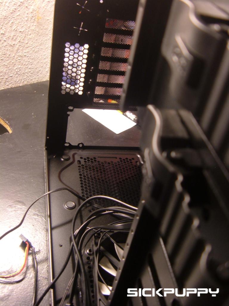 [22/09/2011] NZXT H2 The BF Inferno: Battlefield-3-Casemod von Sickpuppy (11)