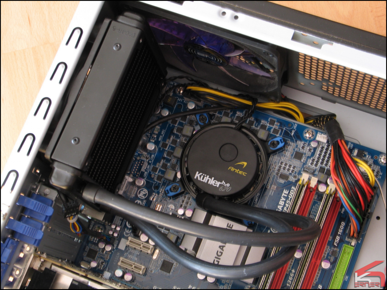[11/09/2011] Antec Kühler H2O 620 im PCGHX-Test: Wasserkühlung als Neuland für Antec (2)