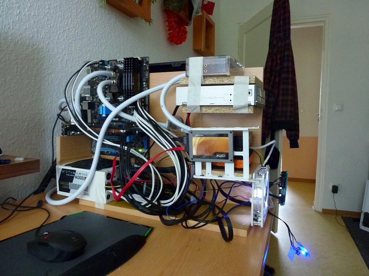 [09/09/2011] Ausnahme-Casemod in Braun-Weiß: Gewagtes Farbkonzept und tolle Umsetzung (1)