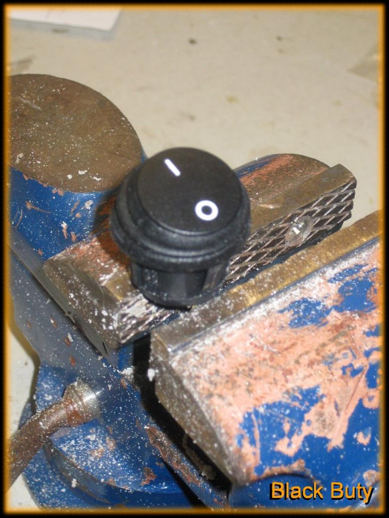 [23/09/2011] Ganz schön schräge Casemod: USB-Hub im Laufwerk und mehr (5)