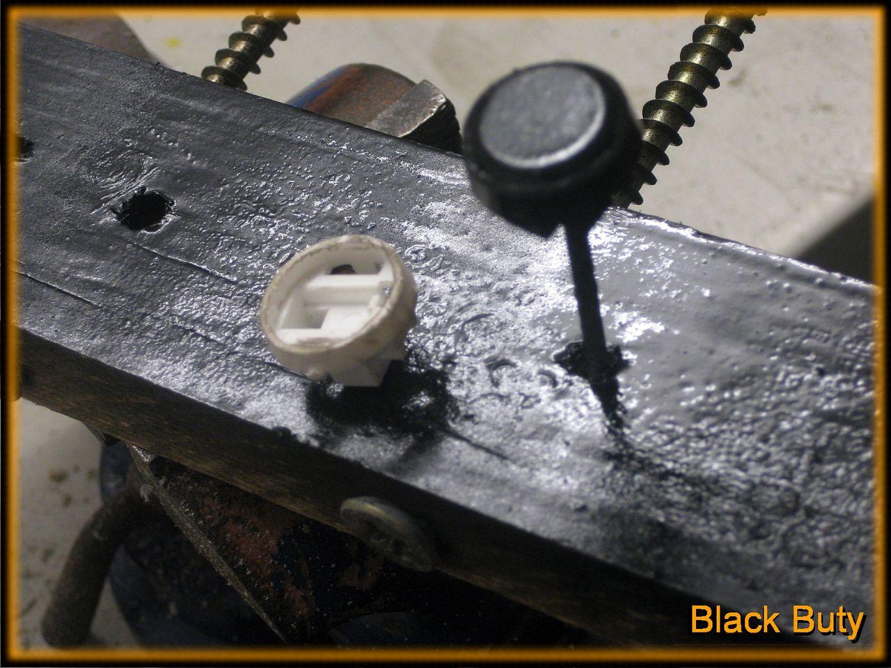 [23/09/2011] Ganz schön schräge Casemod: USB-Hub im Laufwerk und mehr (6)