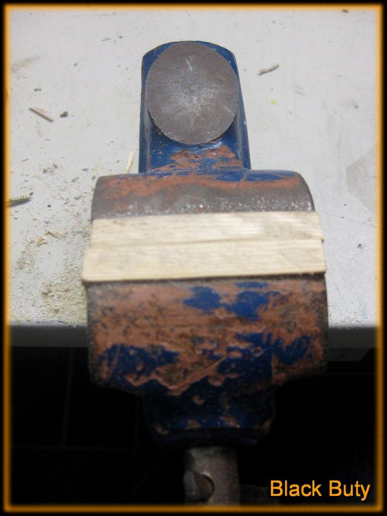 [23/09/2011] Ganz schön schräge Casemod: USB-Hub im Laufwerk und mehr (10)