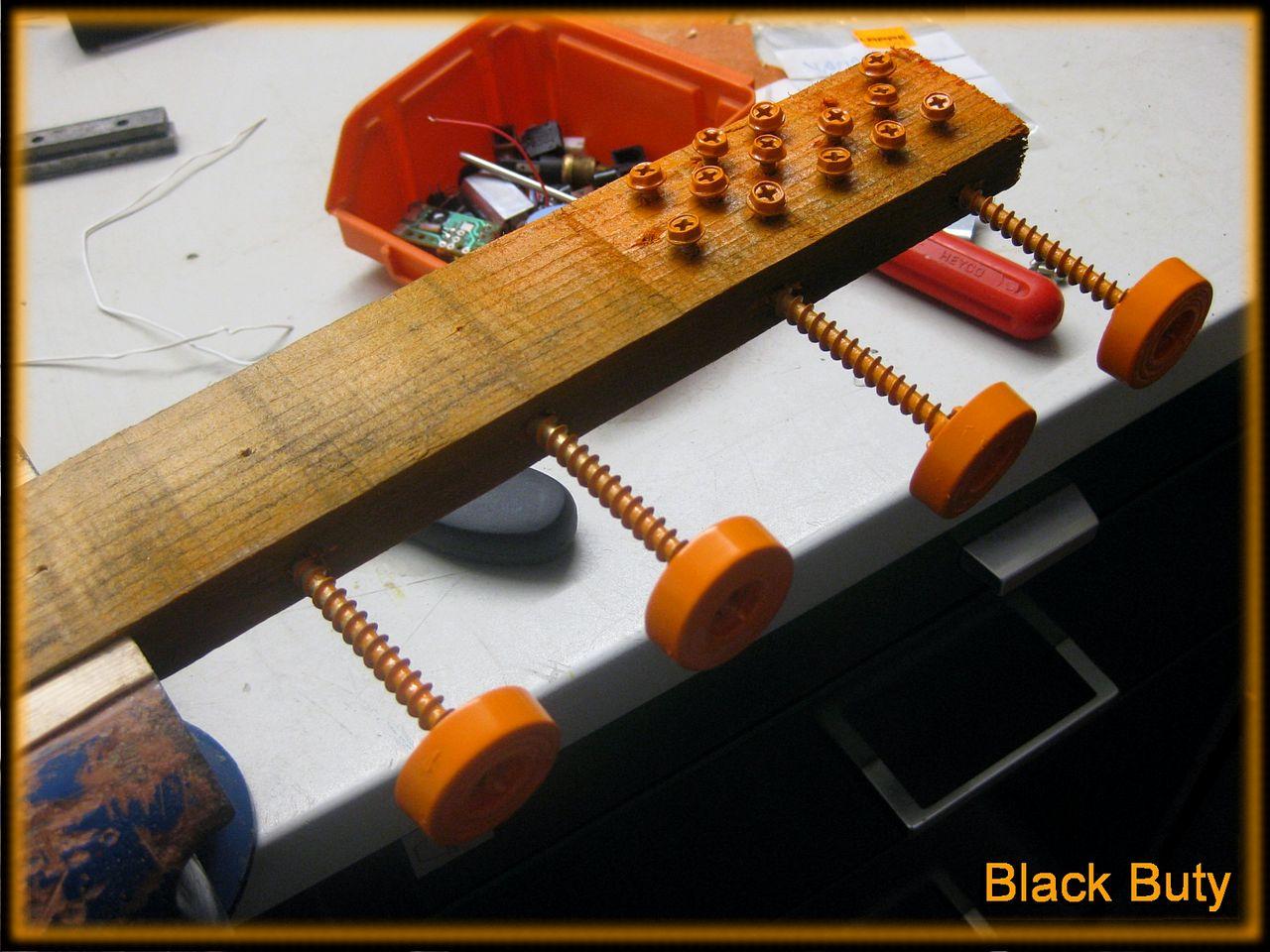 [23/09/2011] Ganz schön schräge Casemod: USB-Hub im Laufwerk und mehr (14)