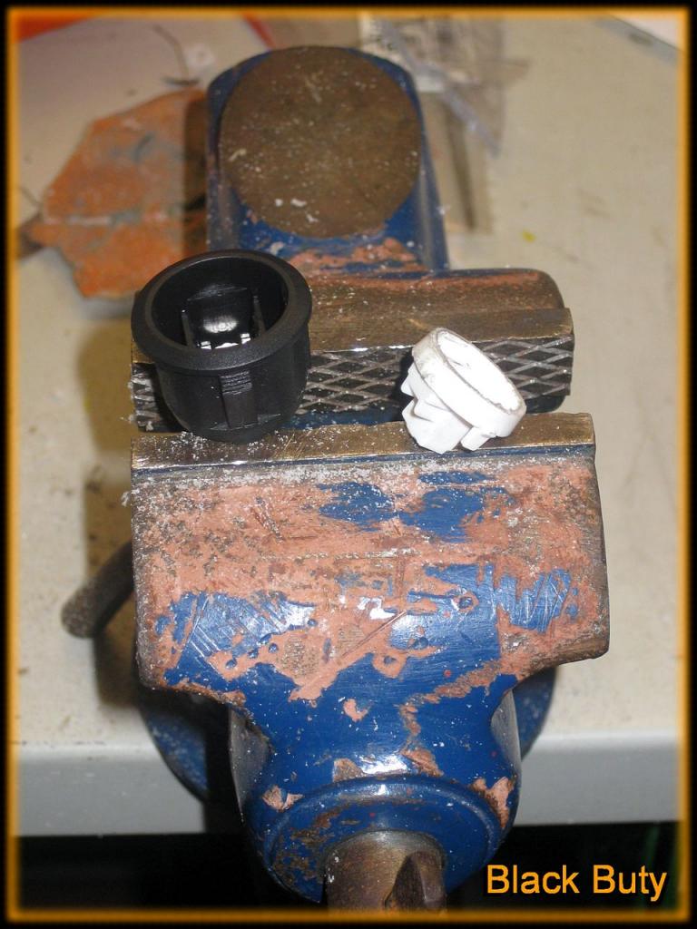[23/09/2011] Ganz schön schräge Casemod: USB-Hub im Laufwerk und mehr (18)