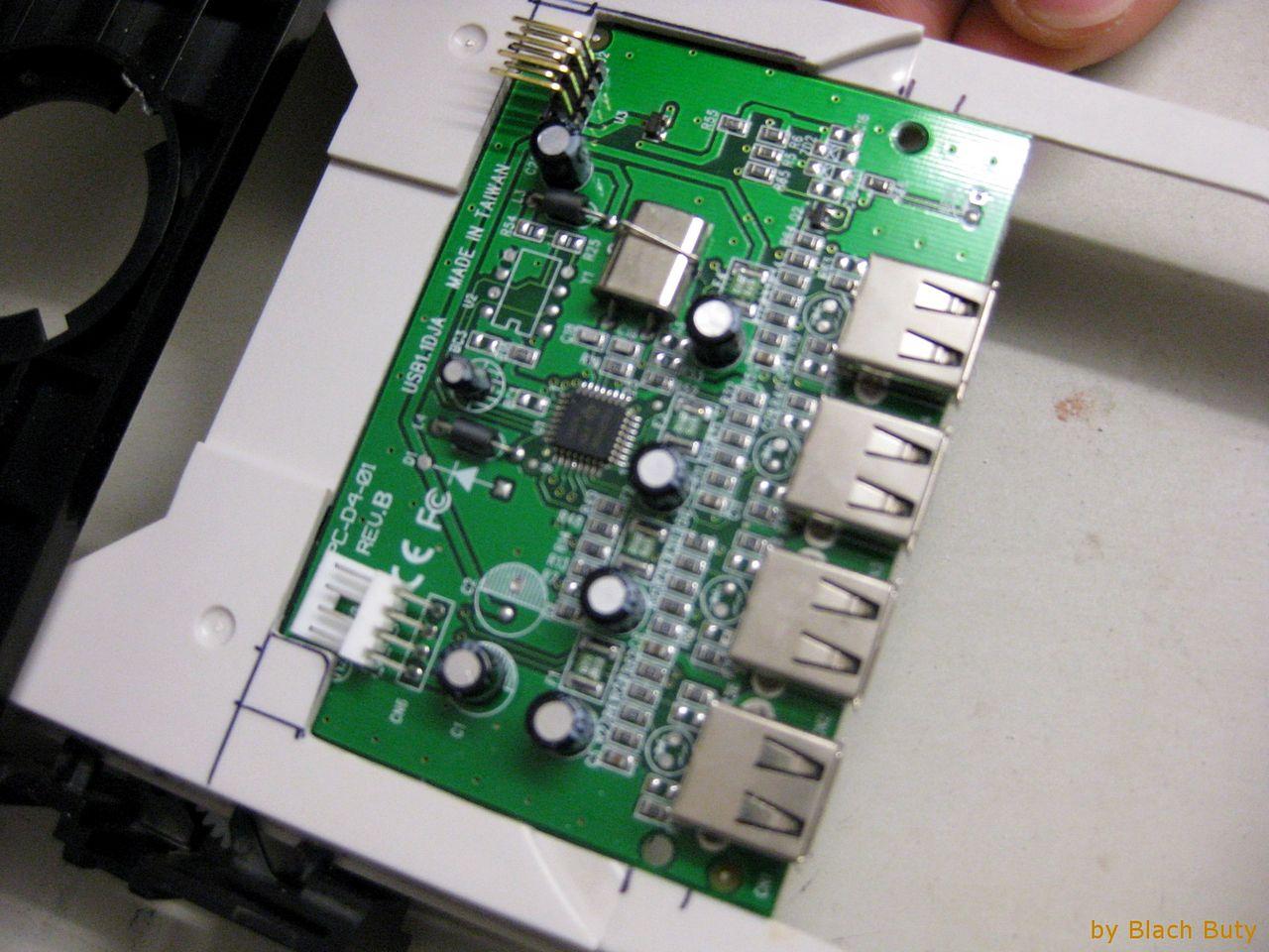 [23/09/2011] Ganz schön schräge Casemod: USB-Hub im Laufwerk und mehr (19)