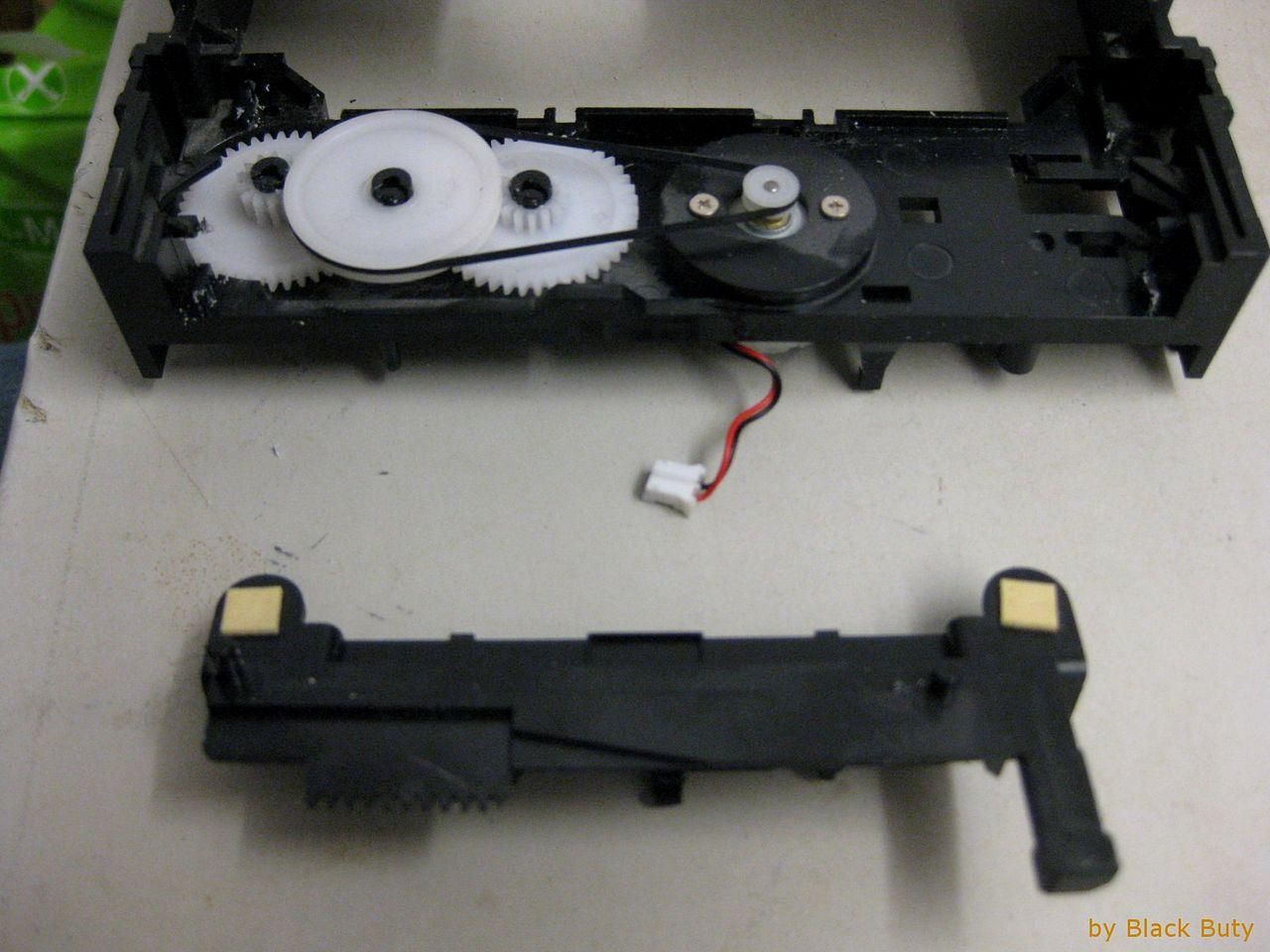 [23/09/2011] Ganz schön schräge Casemod: USB-Hub im Laufwerk und mehr (20)