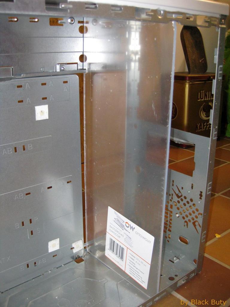 [23/09/2011] Ganz schön schräge Casemod: USB-Hub im Laufwerk und mehr (23)