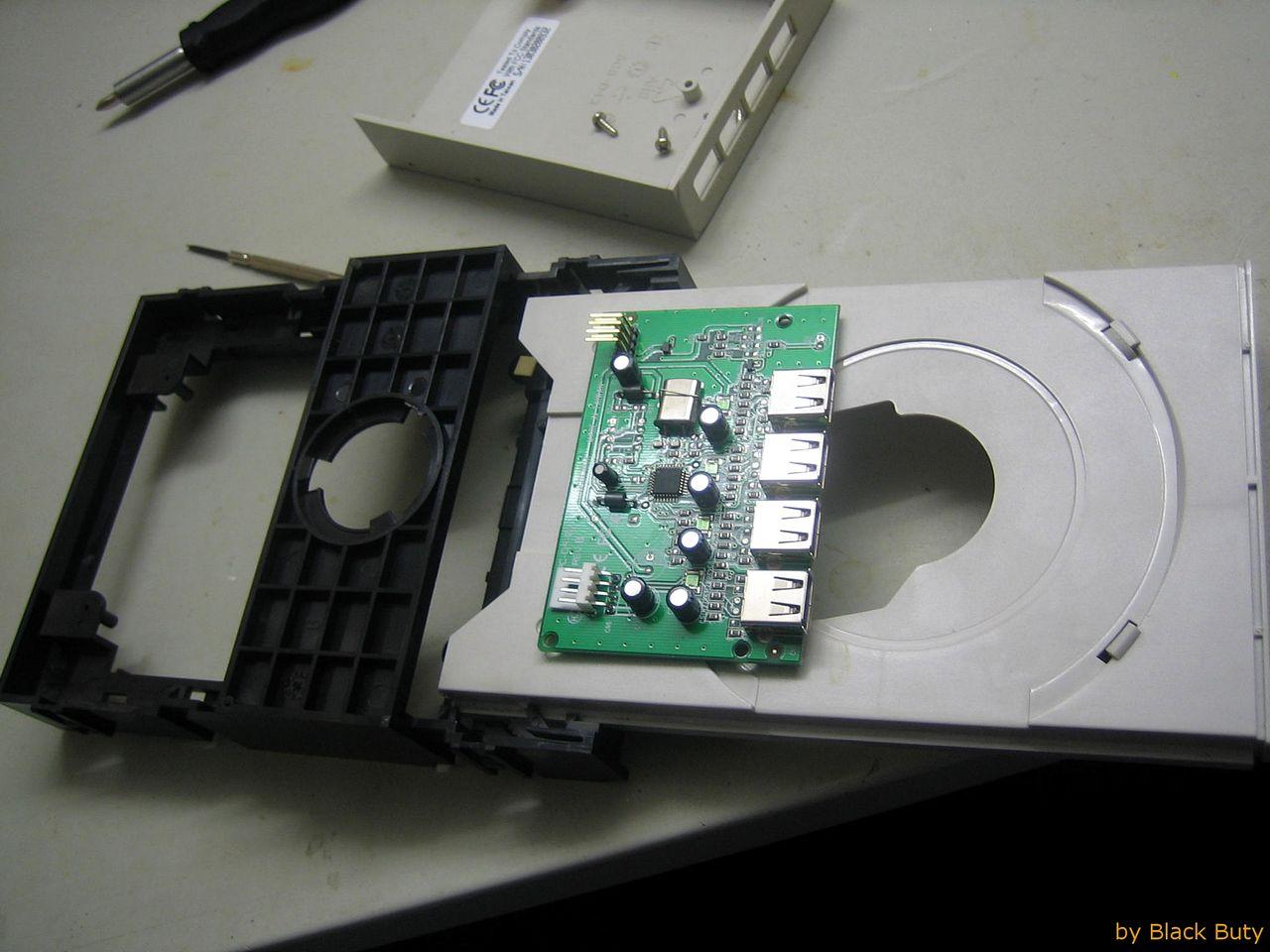 [23/09/2011] Ganz schön schräge Casemod: USB-Hub im Laufwerk und mehr (25)