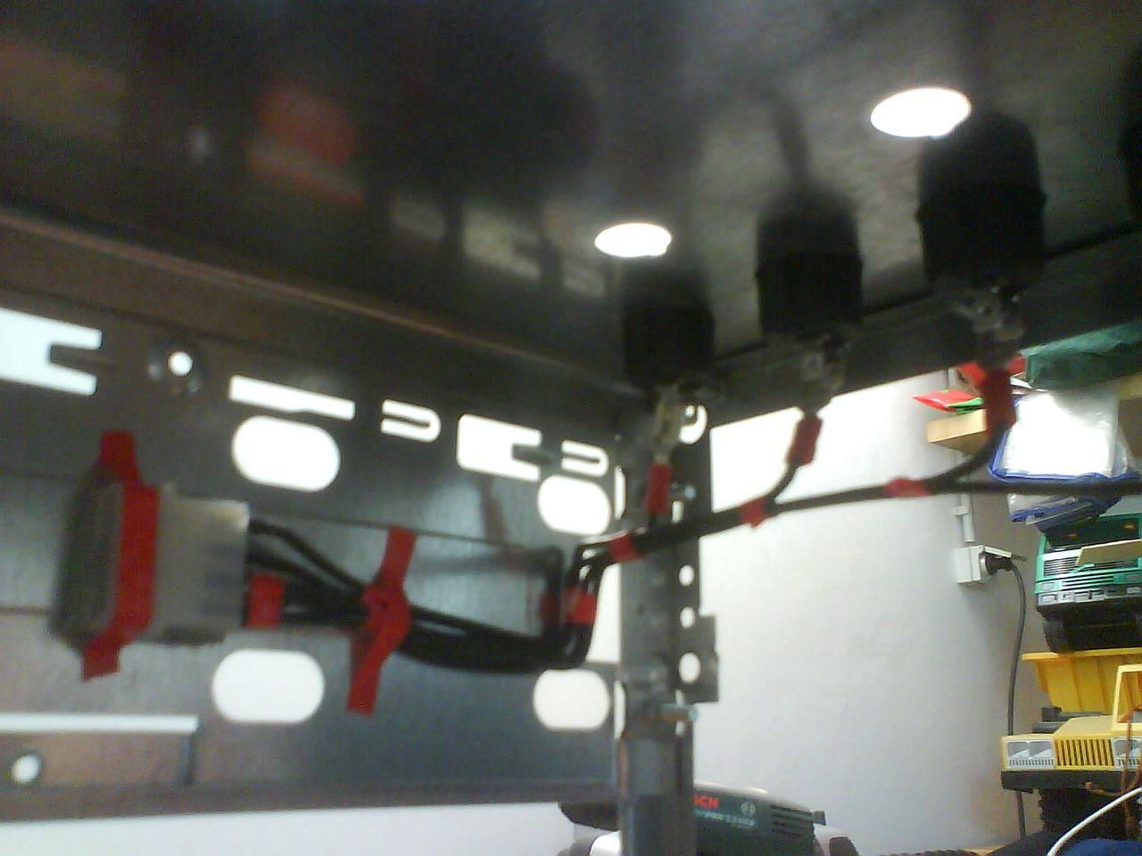 [23/09/2011] Ganz schön schräge Casemod: USB-Hub im Laufwerk und mehr (30)