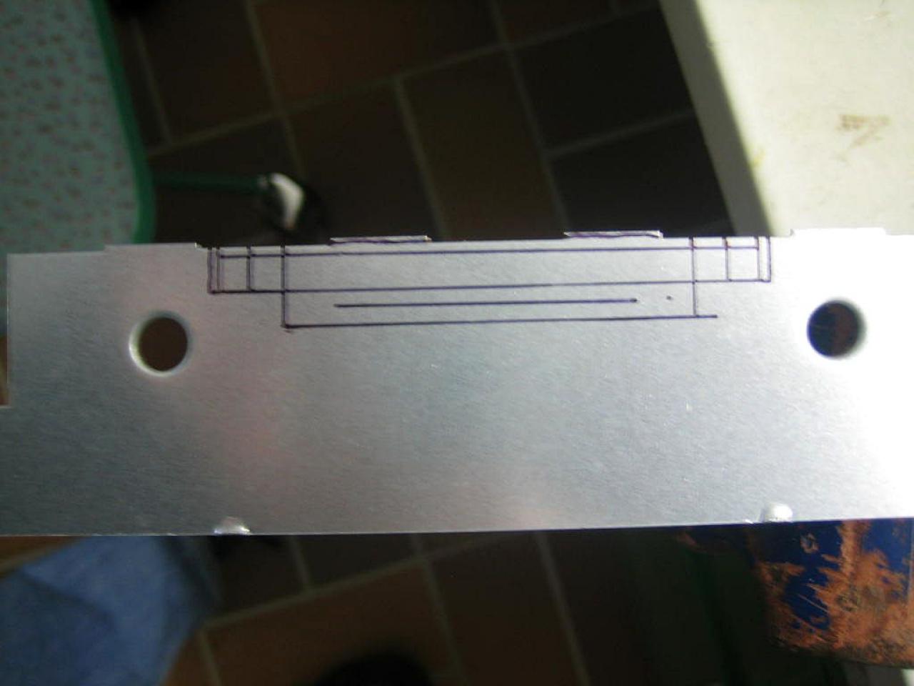 [23/09/2011] Ganz schön schräge Casemod: USB-Hub im Laufwerk und mehr (37)