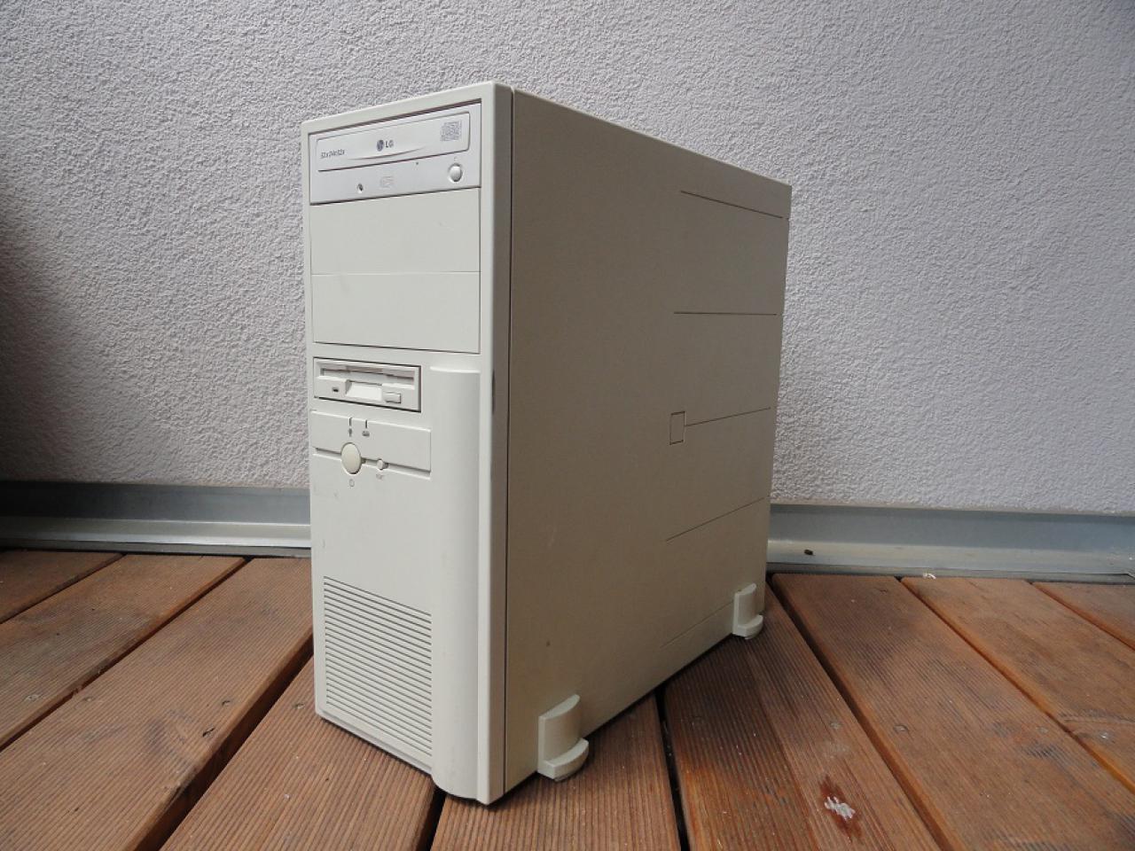 [21/10/2011] Schluss mit alt und grau: Schönheitskur für den Pentium-2-PC (1)