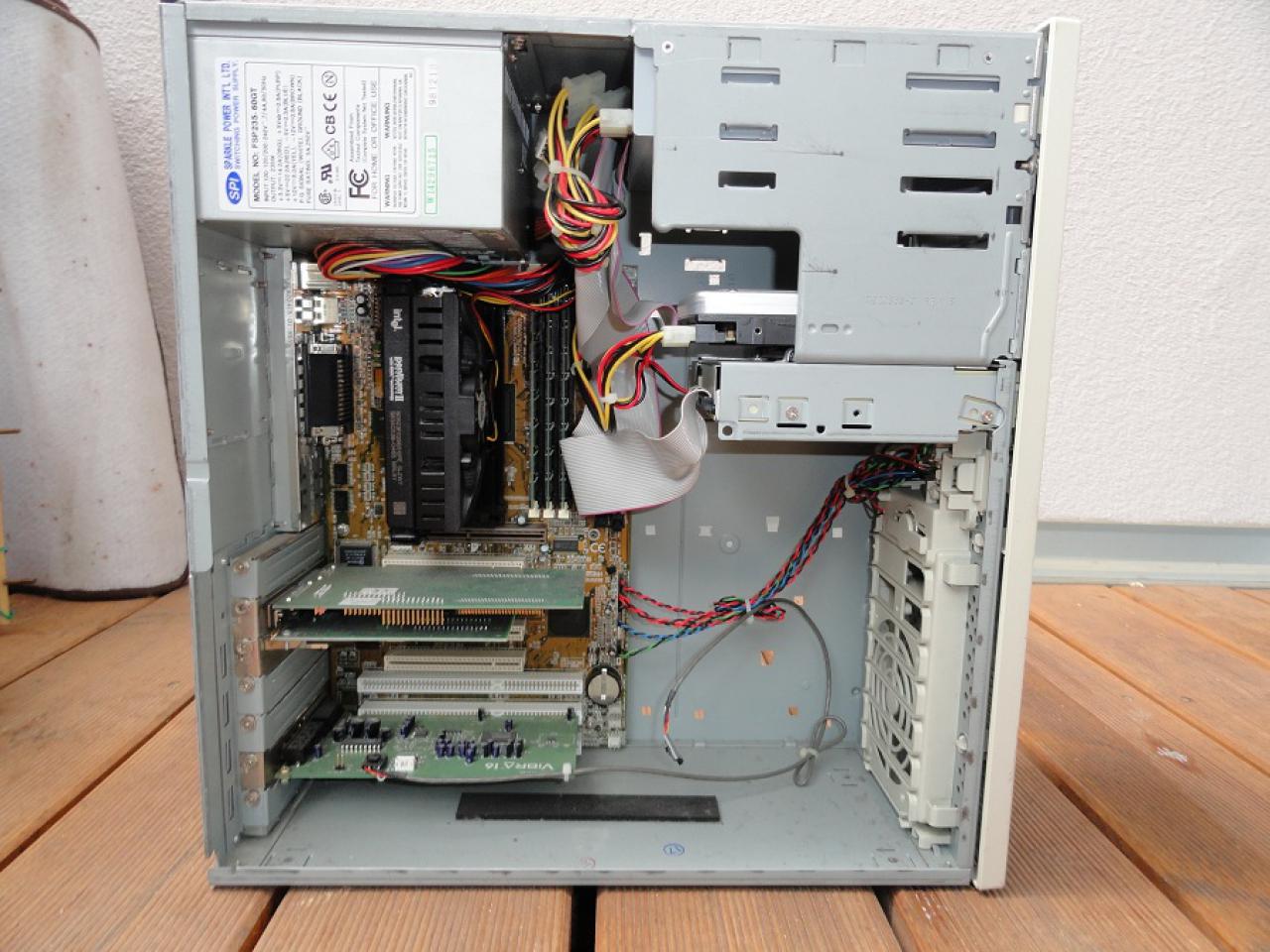 [21/10/2011] Schluss mit alt und grau: Schönheitskur für den Pentium-2-PC (3)