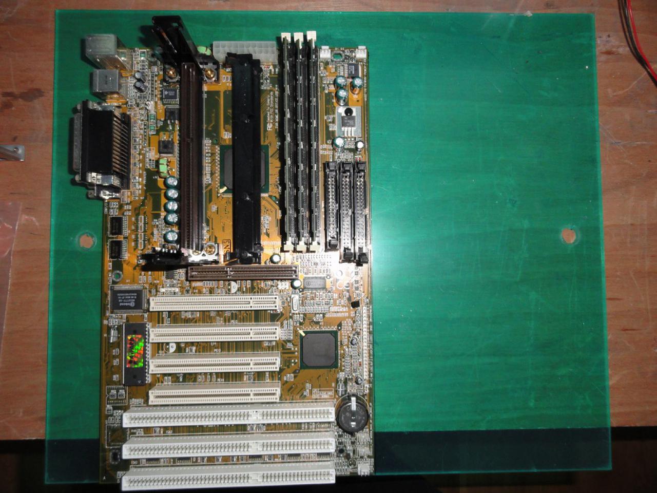 [21/10/2011] Schluss mit alt und grau: Schönheitskur für den Pentium-2-PC (25)