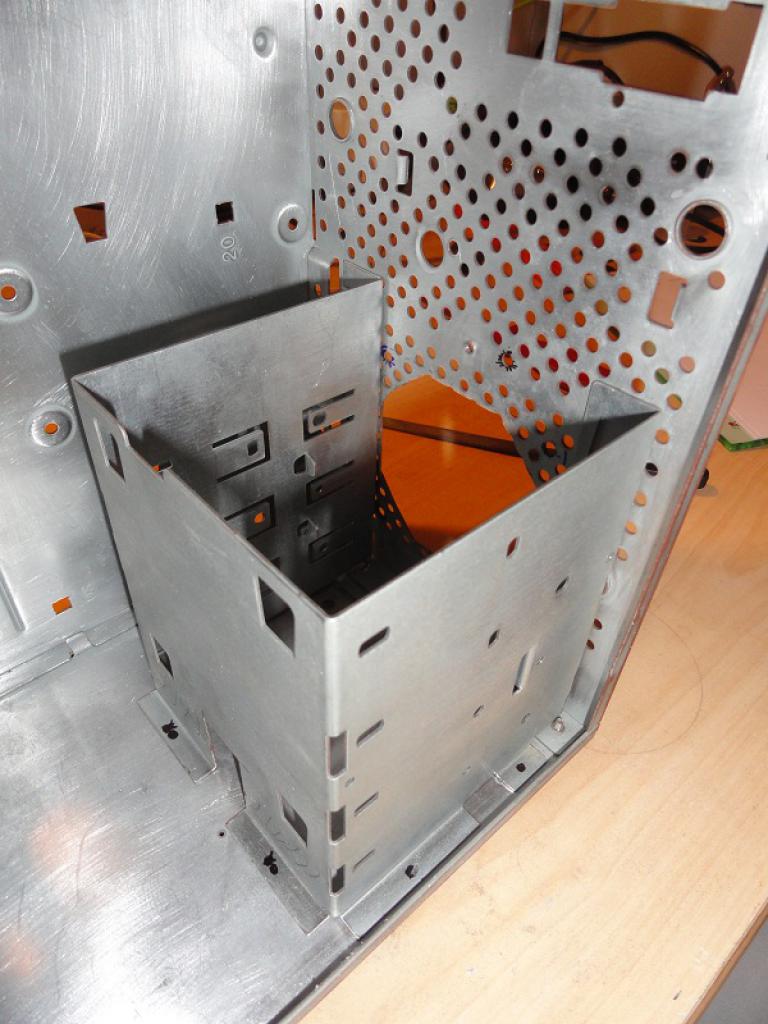 [21/10/2011] Schluss mit alt und grau: Schönheitskur für den Pentium-2-PC (145)