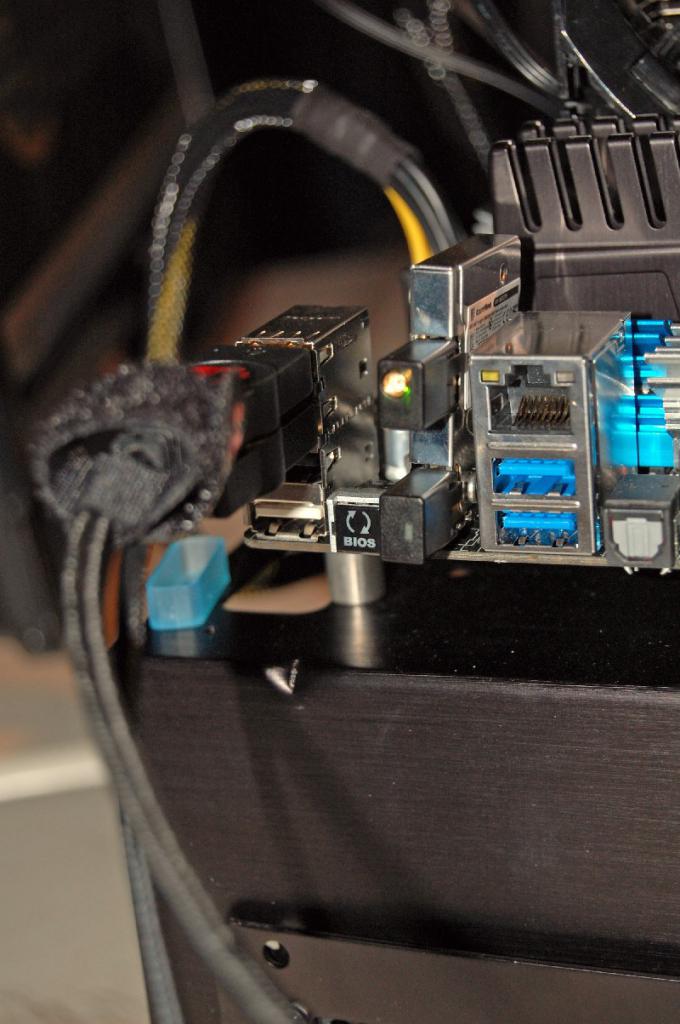 [25/10/2011] Sockel-2011-Mainboards Sabertooth X79, Rampage IV Extreme und P9X79-Serie von Asus (10)