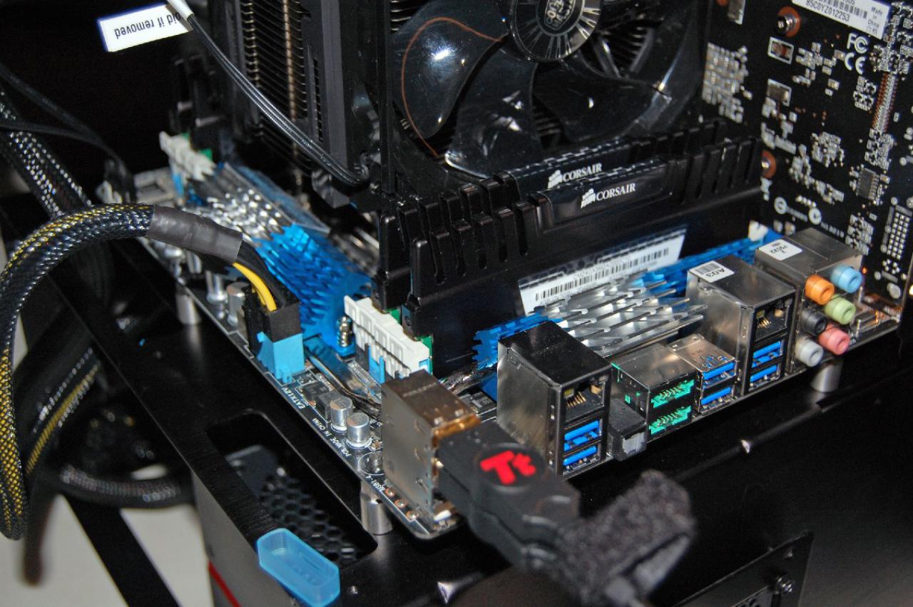 [25/10/2011] Sockel-2011-Mainboards Sabertooth X79, Rampage IV Extreme und P9X79-Serie von Asus (12)