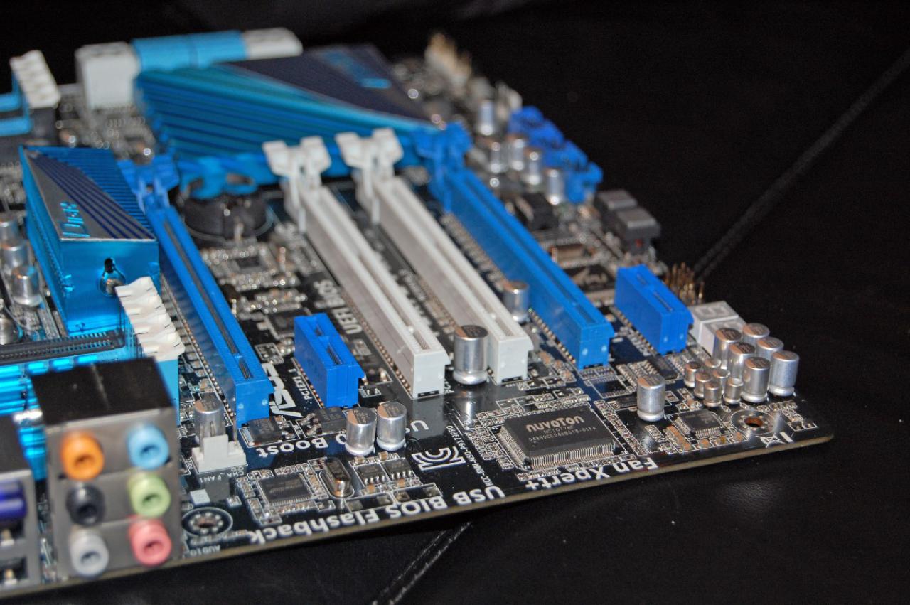 [25/10/2011] Sockel-2011-Mainboards Sabertooth X79, Rampage IV Extreme und P9X79-Serie von Asus (16)
