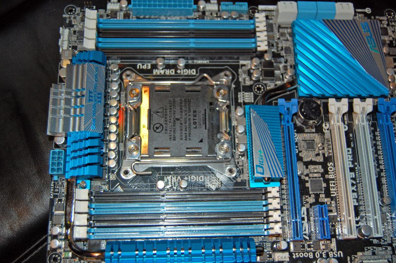 [25/10/2011] Sockel-2011-Mainboards Sabertooth X79, Rampage IV Extreme und P9X79-Serie von Asus (17)