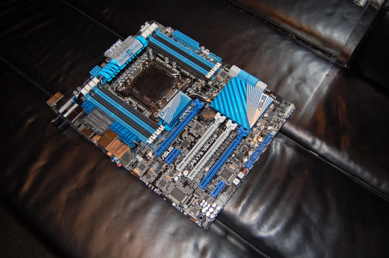 [25/10/2011] Sockel-2011-Mainboards Sabertooth X79, Rampage IV Extreme und P9X79-Serie von Asus (21)