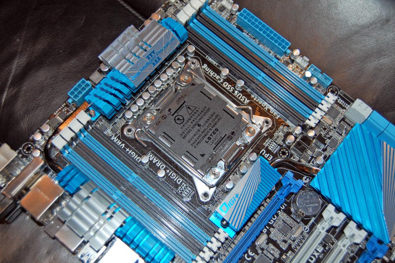 [25/10/2011] Sockel-2011-Mainboards Sabertooth X79, Rampage IV Extreme und P9X79-Serie von Asus (23)