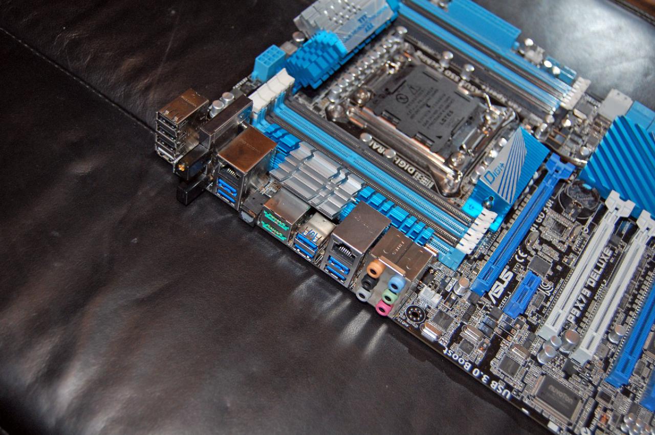 [25/10/2011] Sockel-2011-Mainboards Sabertooth X79, Rampage IV Extreme und P9X79-Serie von Asus (24)
